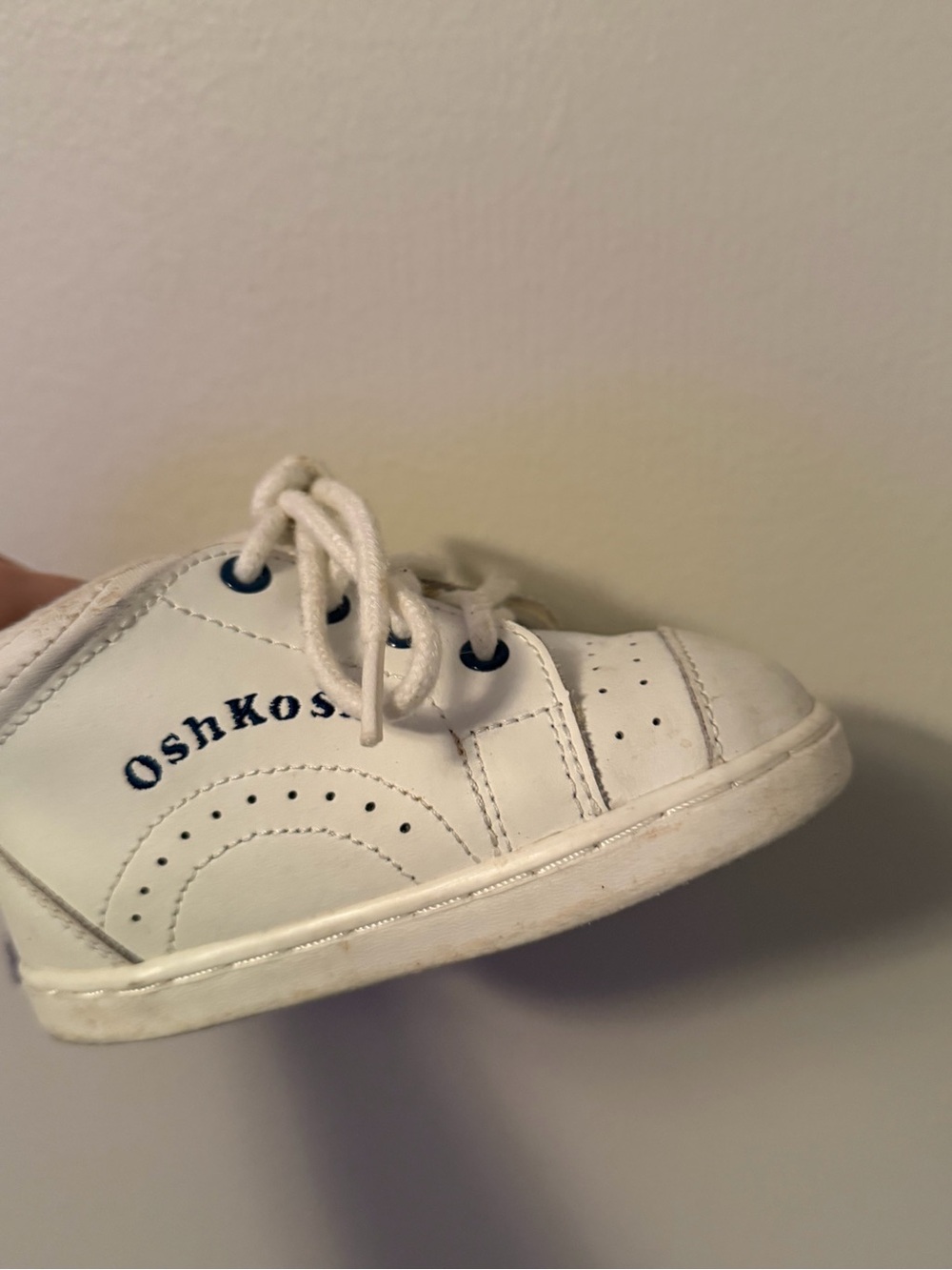 OshKosh B'gosh Vintage White Kids Lace-Up Sneaker